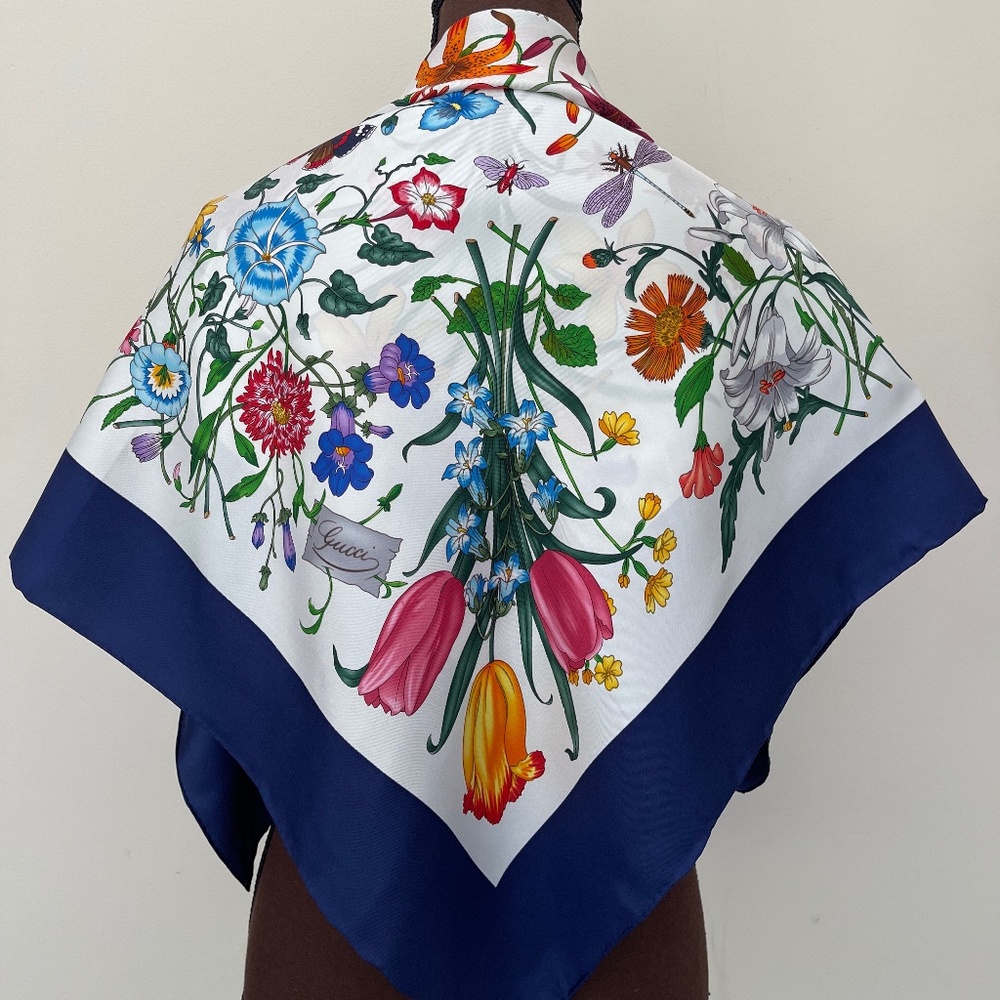 New Gucci Flora V. Accornero Floral White Blue Border Silk Scarf - Picture 6 of 14